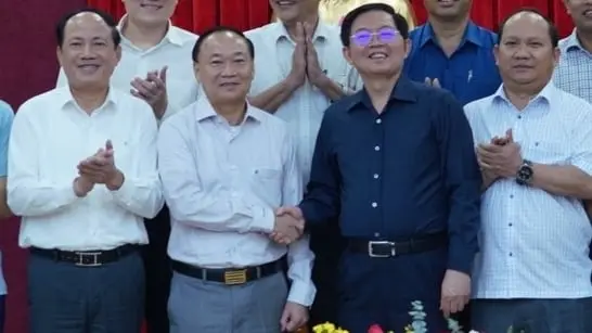 Ông Hồ Quốc Dũng bàn giao nhiệm vụ Bí thư Tỉnh uỷ Gia Lai cho ông Thái Đại Ngọc