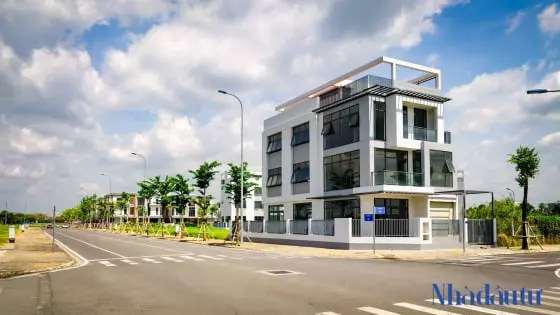 Cafe Cuối Tuần: Bất Động Sản và Chuyến Bay Toàn Vé Hạng Thương Gia