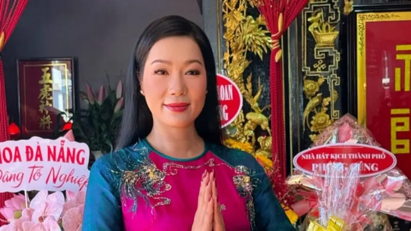 Nghệ sĩ Nhân dân là Phó Chủ tịch dùng toàn bộ tiền cúng lễ cứu trợ đồng bào sau bão Bualoi