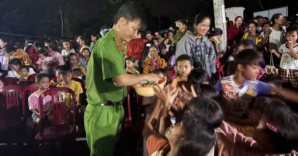 Gia Lai: Ấm áp “Đêm hội trăng rằm” cho hơn 800 thiếu nhi xã Uar - Người Đưa Tin
