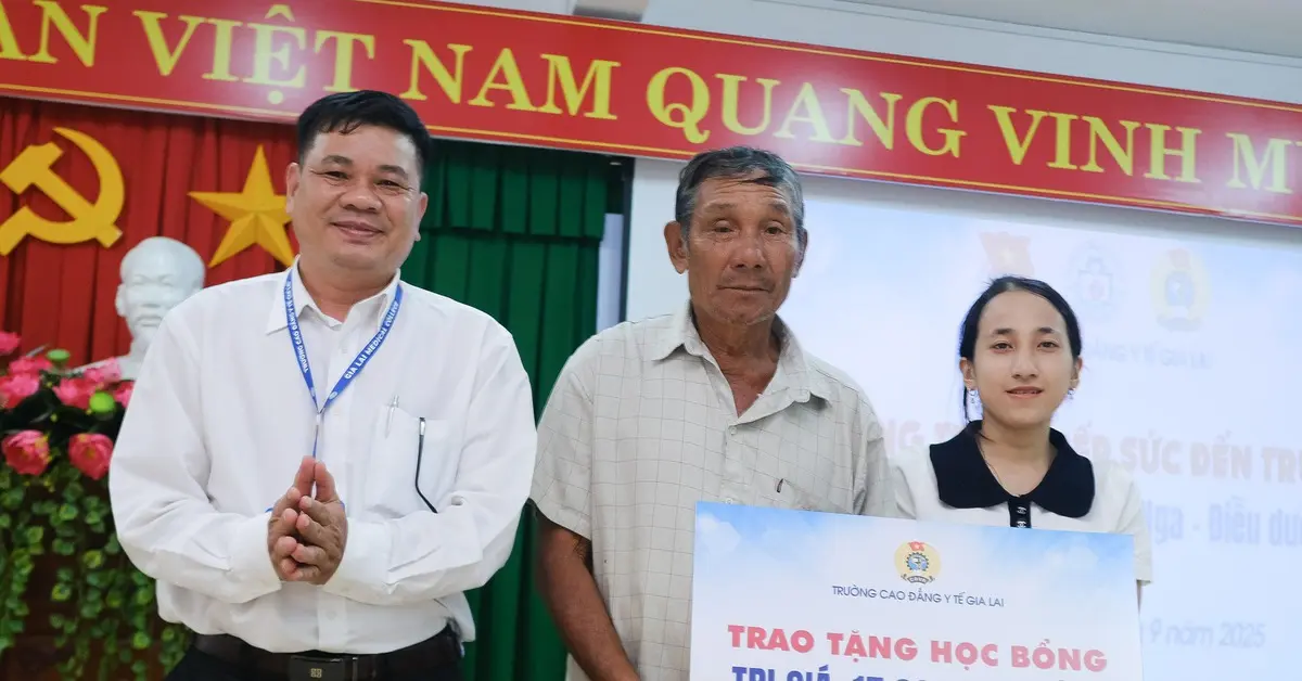 Suối ân tình tìm đến Tuyết Nga - nữ sinh viên nghèo có mẹ bệnh tâm thần - Báo Tuổi Trẻ