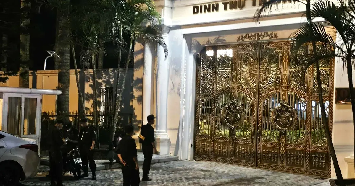 Nhiều cảnh sát xuất hiện tại nhà 'bầu' Đoan - Báo Thanh Niên