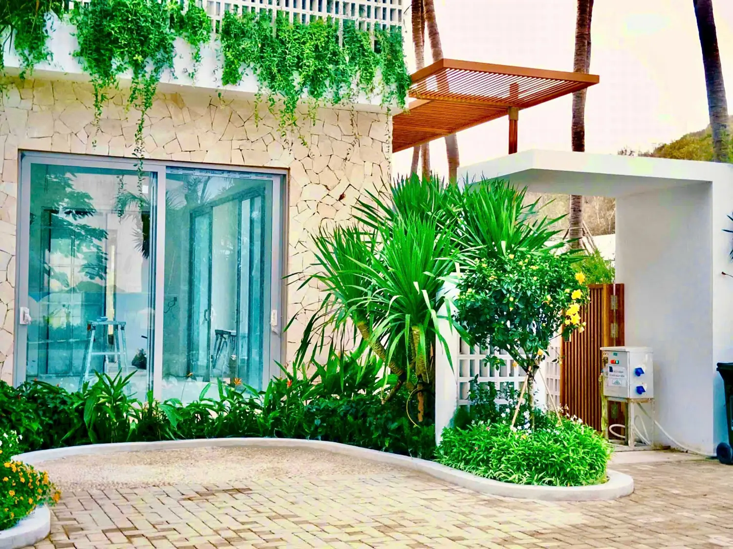 Khám Phá La Tiên Villa: Sự Kiện Nghệ Thuật Đa Giác Quan Tại Sài Gòn