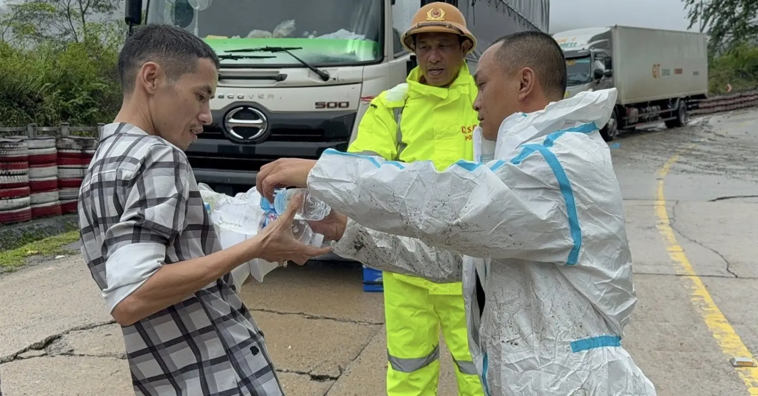 5 ngày mắc kẹt giữa cung đèo: Lời kể của tài xế và bài học về chuẩn bị