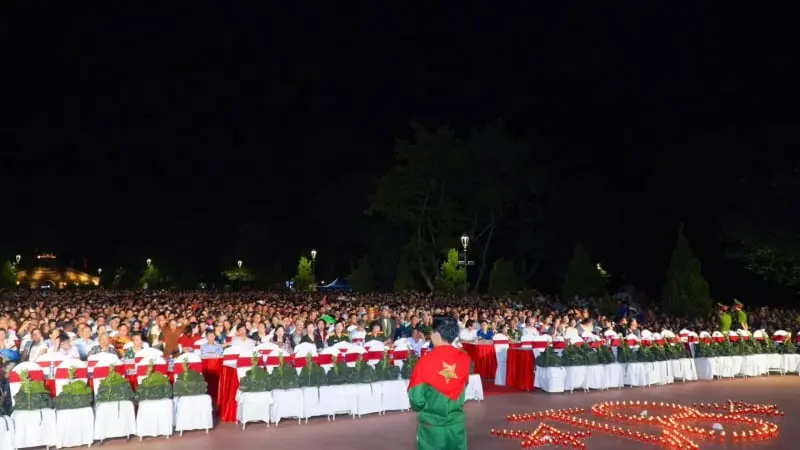 Điều đặc biệt chưa từng có trong buổi chiếu “Mưa đỏ” tại Thành cổ Quảng Trị - Dân Việt