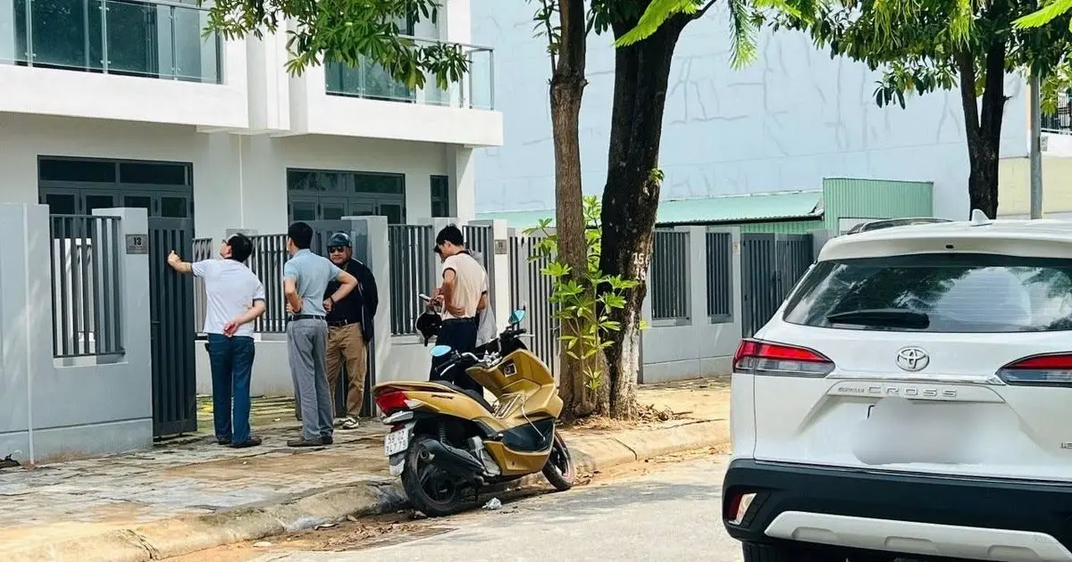 Cá Mập Mạnh Tay 'Gom' Bất Động Sản Phía Nam: Cơ Hội Đầu Tư?