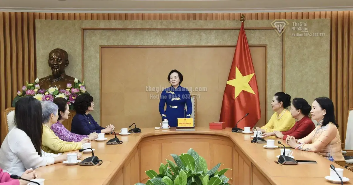 Áo Dài Việt Nam Trên Đường Đến Di Sản Văn Hóa: Tác Động Đến Thị Trường Bất Động Sản Và Văn Hóa Đô Thị