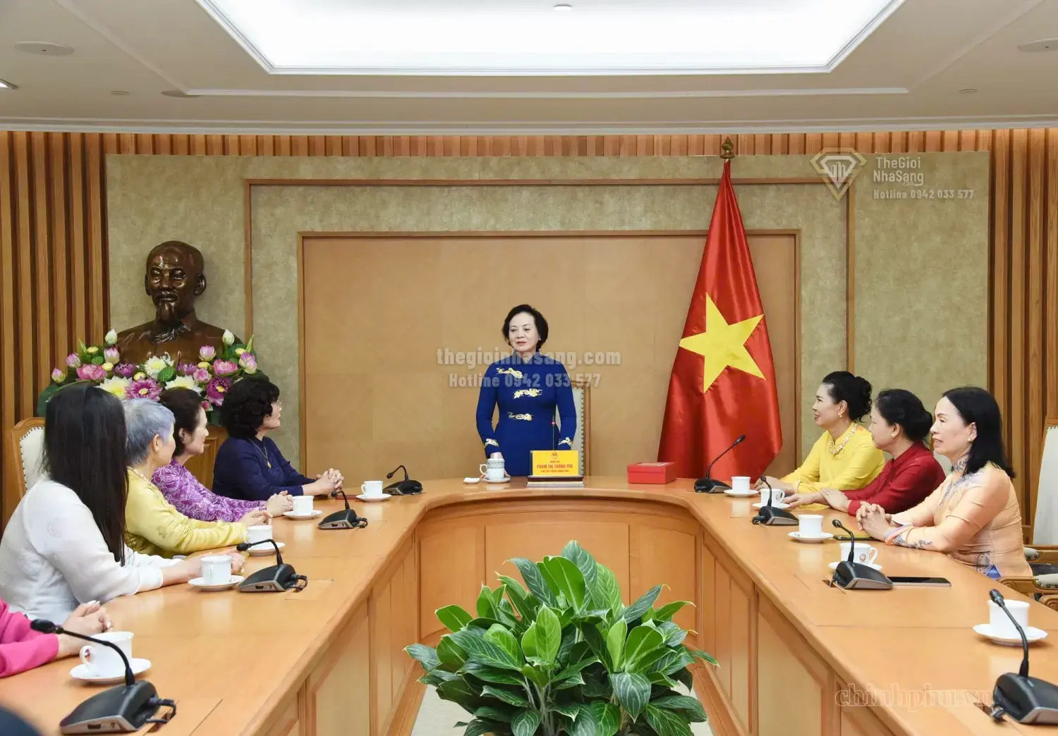 Áo Dài Việt Nam Trên Đường Đến Di Sản Văn Hóa: Tác Động Đến Thị Trường Bất Động Sản Và Văn Hóa Đô Thị