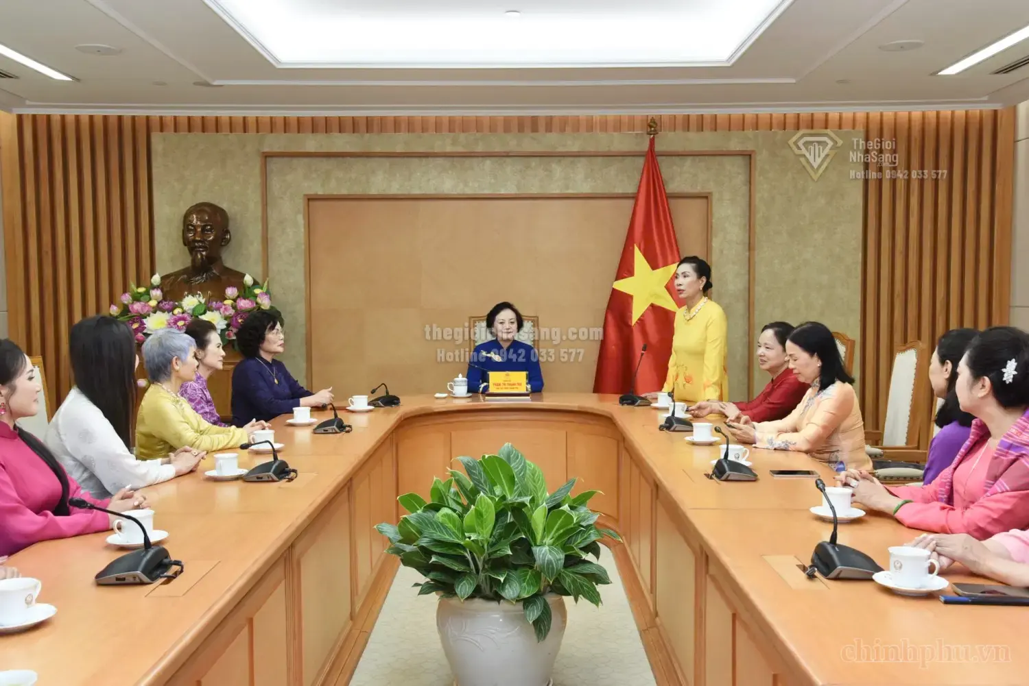 Áo Dài Việt Nam Trên Đường Đến Di Sản Văn Hóa: Tác Động Đến Thị Trường Bất Động Sản Và Văn Hóa Đô Thị