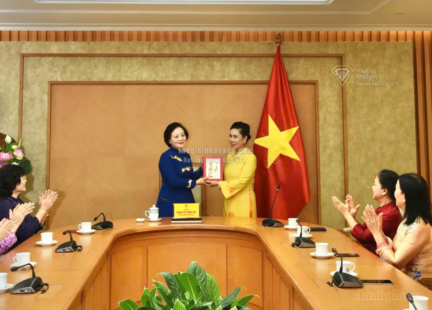 Áo Dài Việt Nam Trên Đường Đến Di Sản Văn Hóa: Tác Động Đến Thị Trường Bất Động Sản Và Văn Hóa Đô Thị