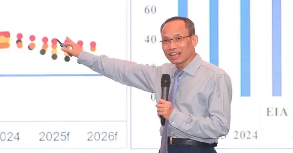 TS. Cấn Văn Lực: Một công chức tại Việt Nam hiện cần tới gần 26 năm làm việc mới mua ...