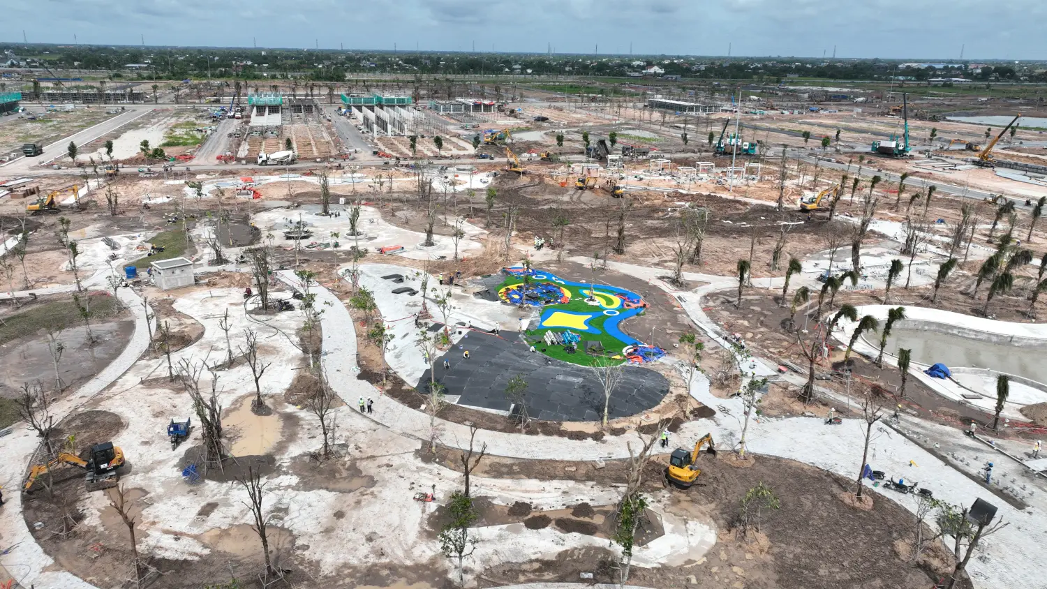 So Sánh Giá Bất Động Sản CBD: Từ TP.HCM Đến Cơ Hội Đầu Tư Tây Bắc