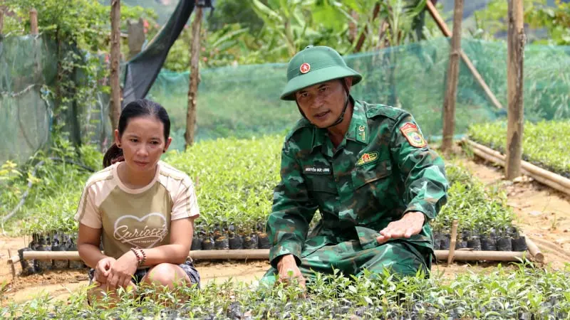 Lần đầu tiên dân tộc Chứt ở Hà Tĩnh trồng trầm hương, thứ cây quý, do bộ đội biên phòng ...