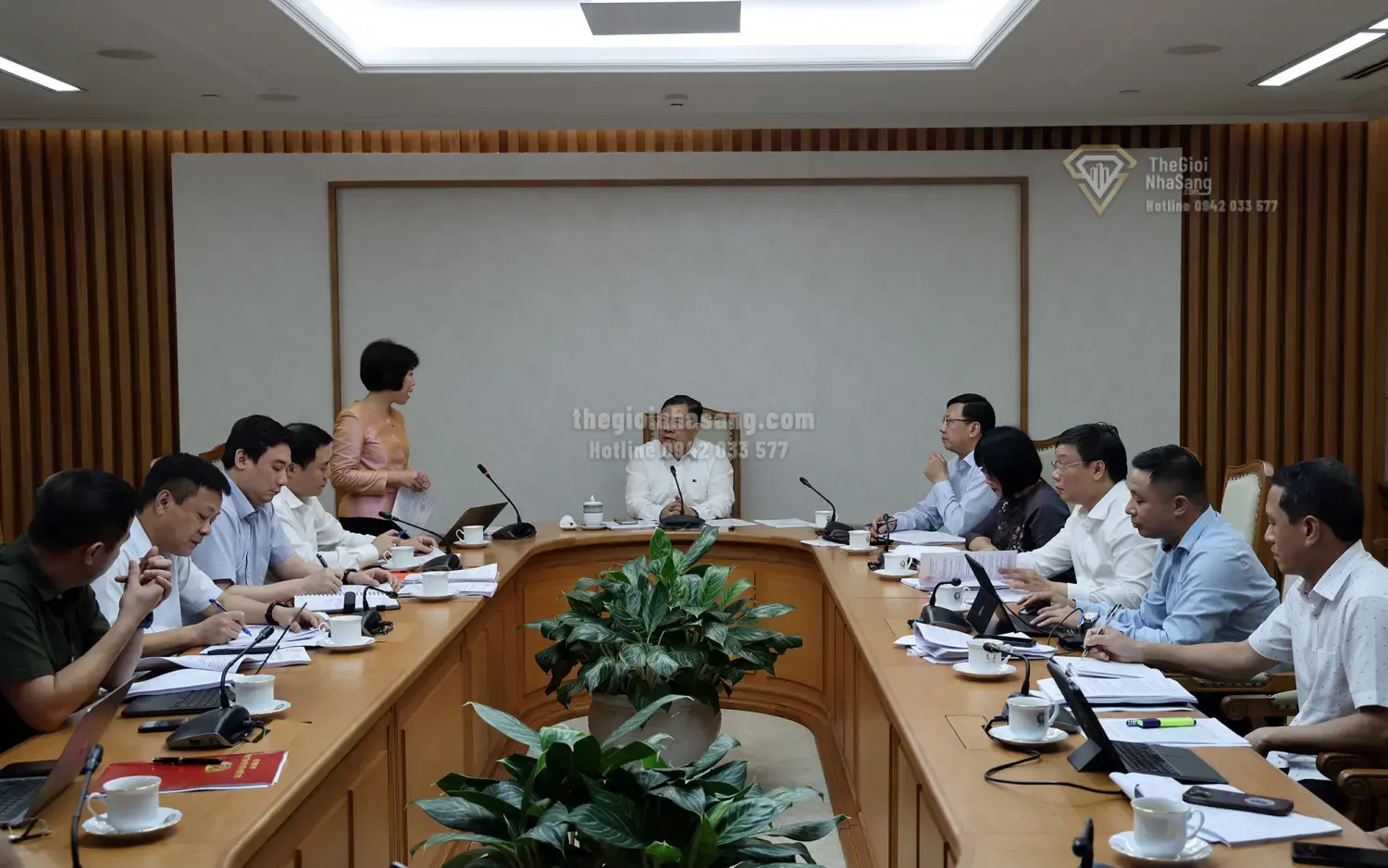 Cắt Giảm Thủ Tục Hành Chính và Điều Kiện Kinh Doanh: Tác Động Đến Thị Trường Bất Động Sản Việt Nam