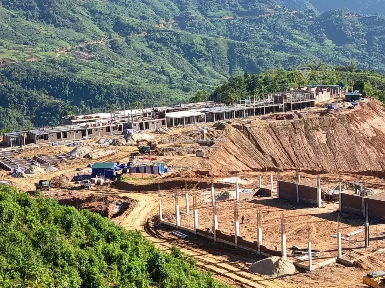 Chạy Đua Hoàn Thành Trường Nội Trú Vùng Biên: Cơ Hội và Thách Thức Cho Phát Triển Đô Thị Vùng Cao