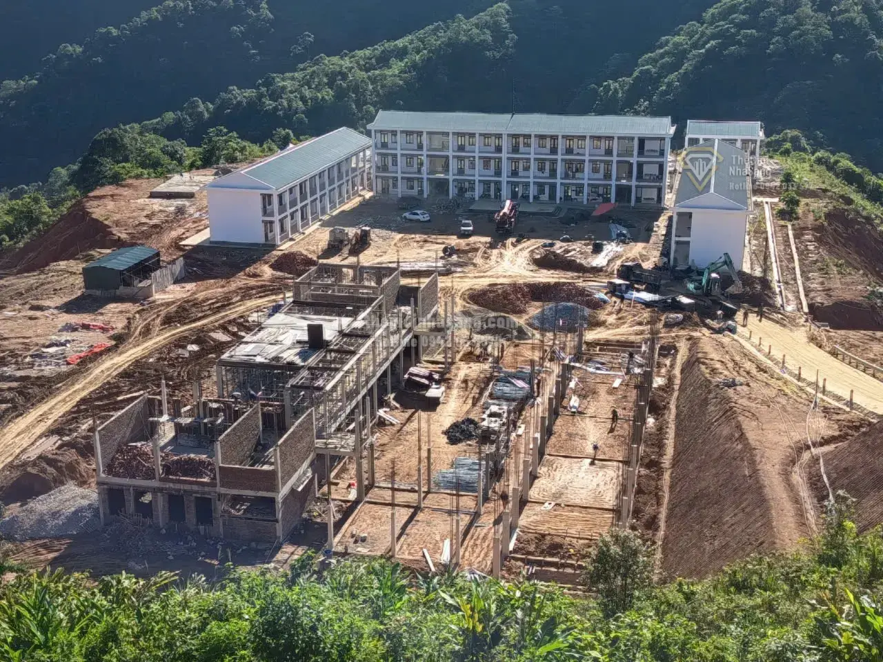 Chạy Đua Hoàn Thành Trường Nội Trú Vùng Biên: Cơ Hội và Thách Thức Cho Phát Triển Đô Thị Vùng Cao