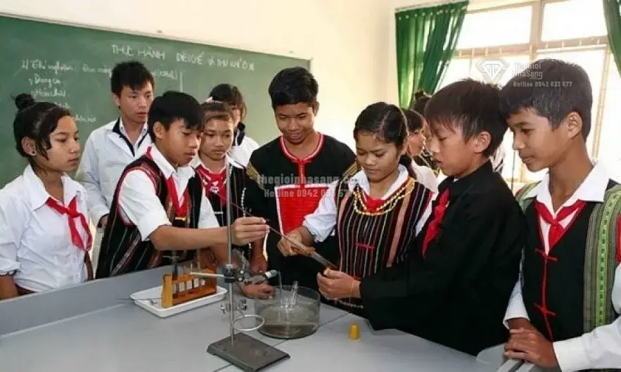 Chính Sách Hỗ Trợ Học Tập Mới Cho Người Dân Tộc Thiểu Số: Tác Động Đến Thị Trường Bất Động Sản Vùng Đồng Bào Dân Tộc