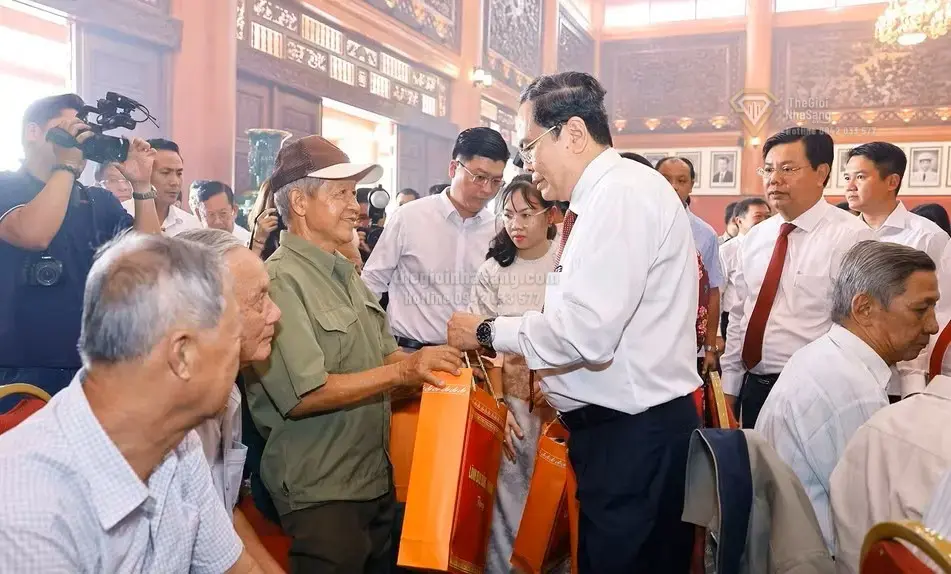 Chủ tịch Quốc hội Trần Thanh Mẫn dâng hương tri ân người có công tại An Giang: Ý nghĩa lịch sử và tác động đến phát triển đô thị vùng Đồng bằng sông Cửu Long