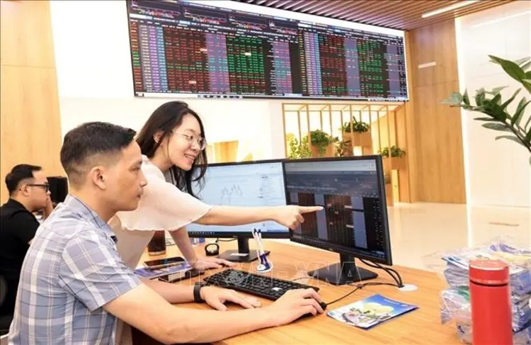Cổ phiếu bất động sản dẫn sóng đẩy VN-Index lập đỉnh mới - Báo An Giang