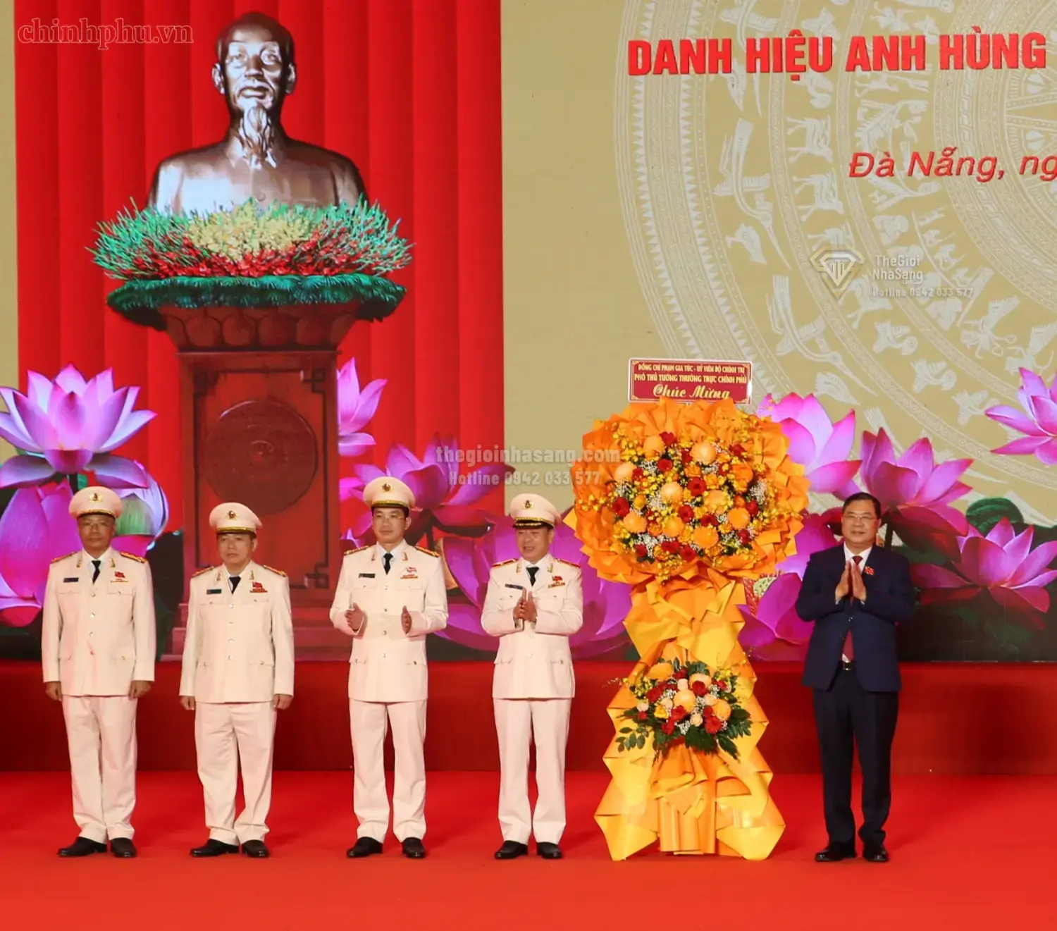 Công an Đà Nẵng Đón Nhận Danh Hiệu Anh Hùng: Tác Động Tích Cực Đến An Ninh và Phát Triển Bất Động Sản Đô Thị