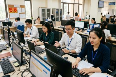 Đề xuất giảm thời gian công tác để tiếp nhận viên chức vào công chức: Tác động đến thị trường lao động và bất động sản Việt Nam