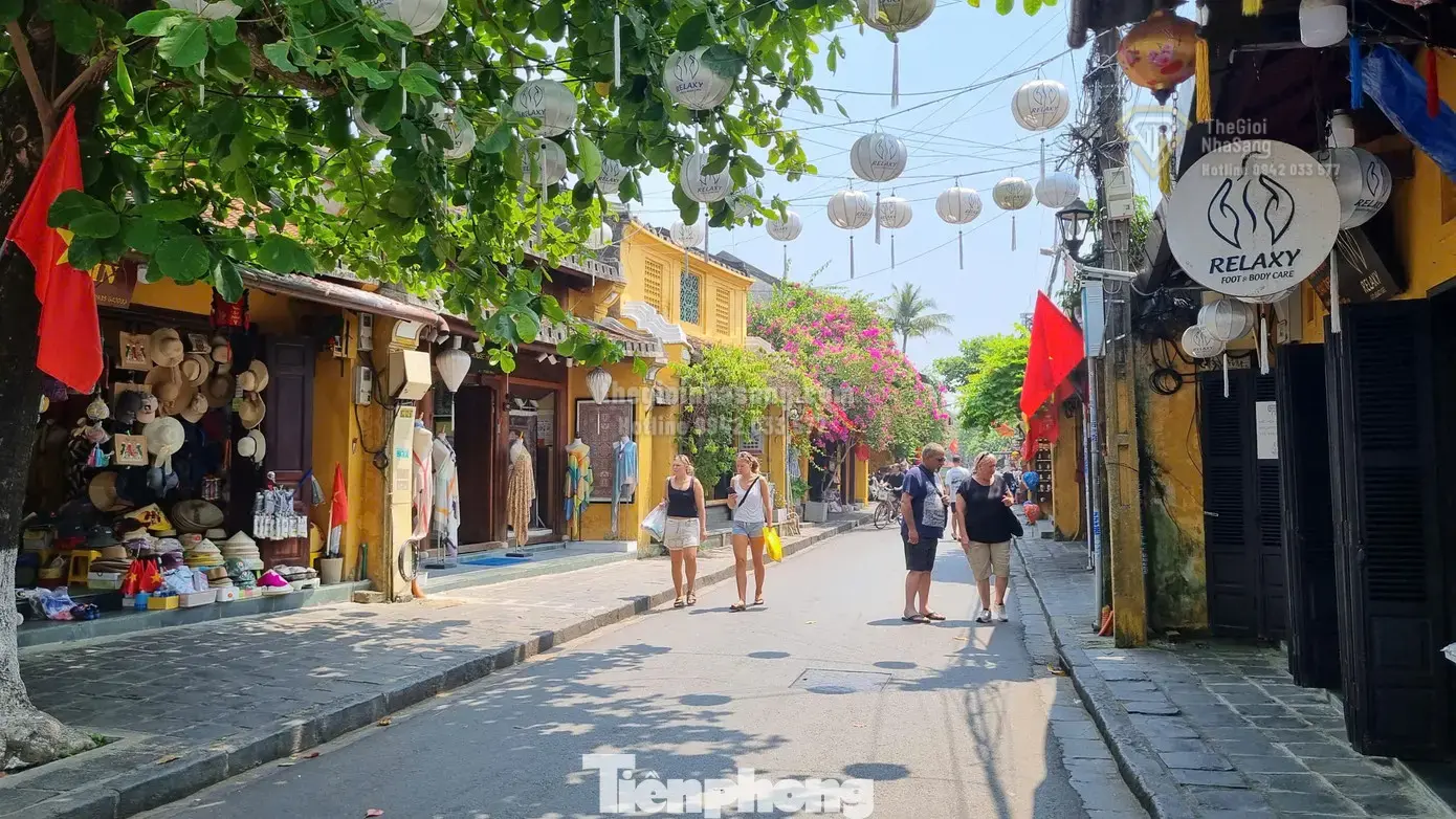 Diện Mạo Mới Phố Cổ Hội An Trước Giờ 'Siết' Vỉa Hè: Cơ Hội Và Thách Thức Cho Thị Trường Bất Động Sản