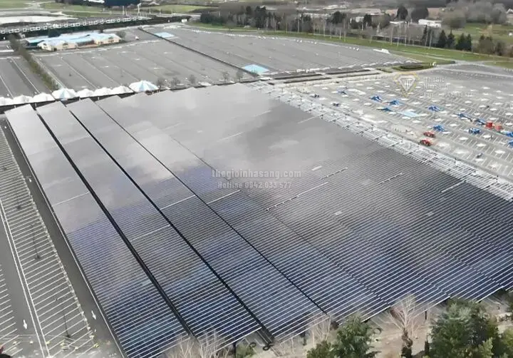 Disneyland Paris Biến Bãi Đỗ Xe Thành Trang Trại Điện Mặt Trời Khổng Lồ: Mô Hình Phát Triển Bền Vững Cho Bất Động Sản Đô Thị