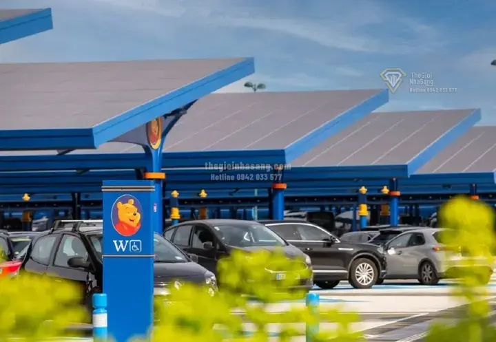 Disneyland Paris Biến Bãi Đỗ Xe Thành Trang Trại Điện Mặt Trời Khổng Lồ: Mô Hình Phát Triển Bền Vững Cho Bất Động Sản Đô Thị