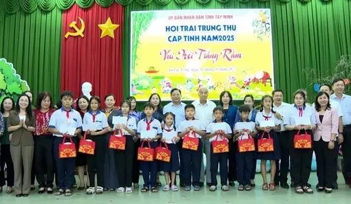 Sôi nổi Hội trại Trung thu cấp tỉnh năm 2025 tại xã An Lục Long - Vietnam.vn