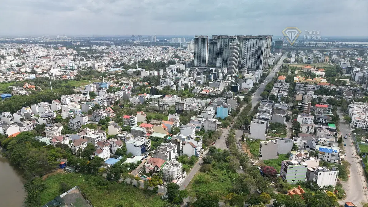 Giá Chung Cư Sơ Cấp Tại TP HCM và Bình Dương Tăng Mạnh: Nguyên Nhân và Dự Báo Thị Trường 2026