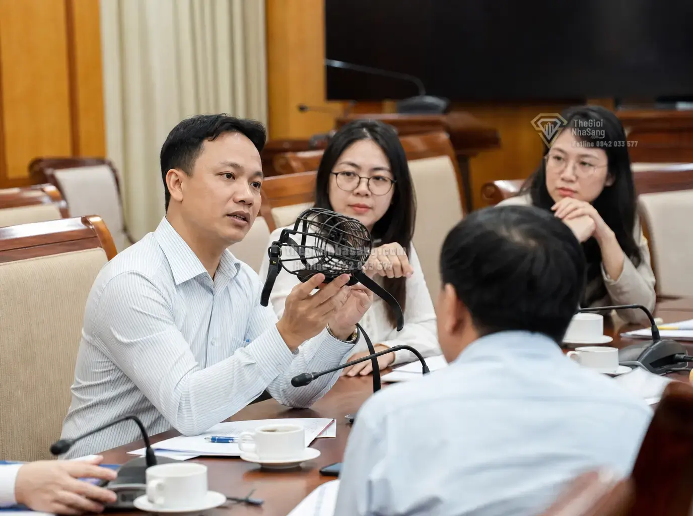 Giải mã quy định rọ mõm và xích giữ chó tại nơi công cộng: Tác động đến môi trường sống và bất động sản đô thị