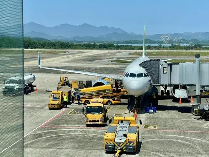 Giải Pháp Giảm Phát Thải và Quản Lý Tiếng Ồn Trong Hàng Không Dân Dụng: Tác Động Đến Thị Trường Bất Động Sản Sân Bay và Đô Thị Vùng Lân Cận