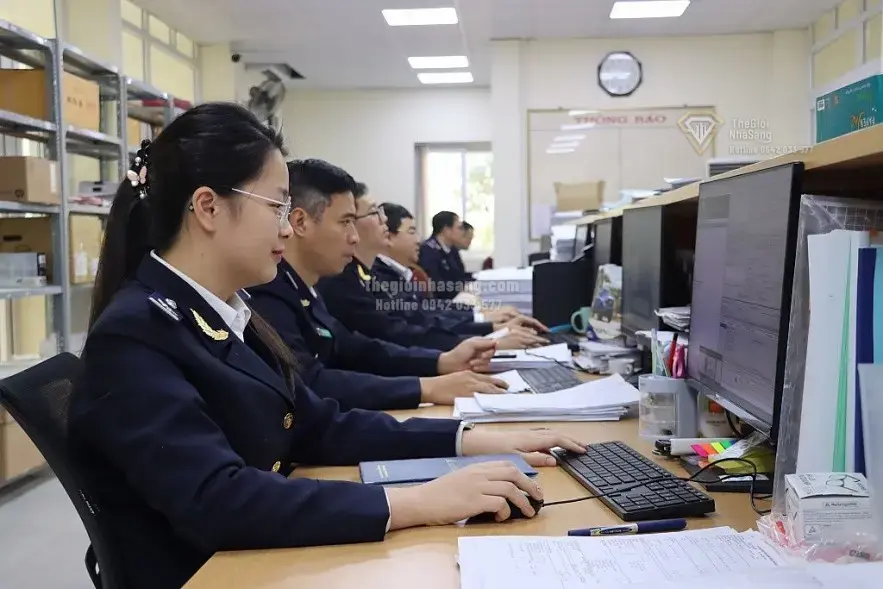 Hải Quan Đảm Bảo Thông Suốt Hoạt Động Xuất Nhập Khẩu: Tác Động Đến Thị Trường Bất Động Sản Việt Nam