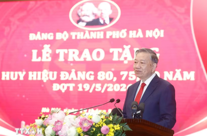 Huy Hiệu Đảng và Vai Trò Của Đảng Viên Lão Thành Trong Phát Triển Bất Động Sản Thủ Đô Hà Nội