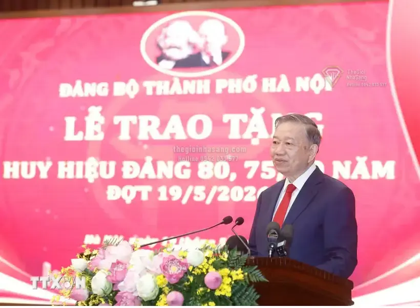 Huy Hiệu Đảng và Vai Trò Của Đảng Viên Lão Thành Trong Phát Triển Bất Động Sản Thủ Đô Hà Nội