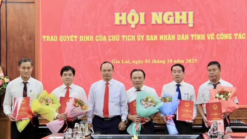 Chủ tịch UBND tỉnh Gia Lai điều động, bổ nhiệm nhiều cán bộ lãnh đạo - Dân Việt