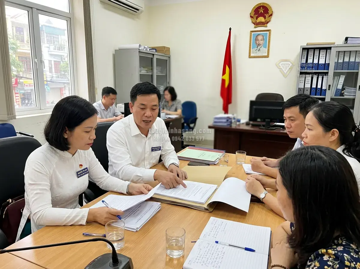 Khi Nào UBND Cấp Xã Phải Tổ Chức Hội Nghị Nhà Chung Cư Thay Chủ Đầu Tư? Phân Tích Quy Định và Ảnh Hưởng Đến Quản Trị Bất Động Sản