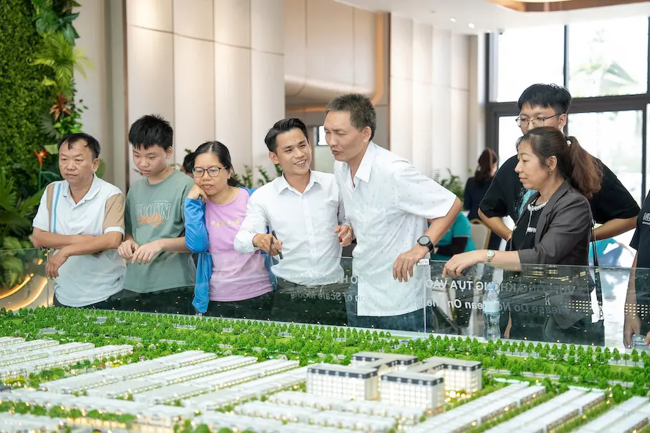 Môi giới địa ốc miền Bắc rầm rộ 'Nam tiến': Cơ hội và thách thức