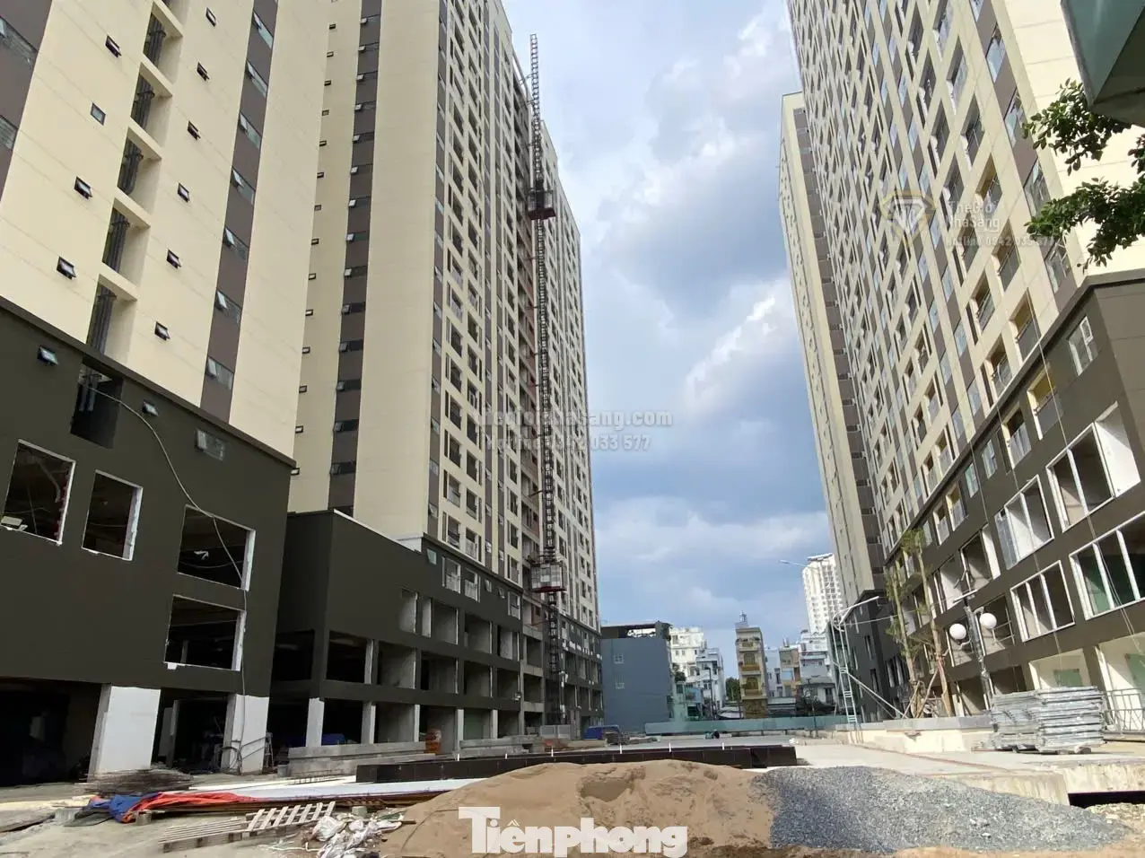 Nghịch lý thị trường bất động sản TPHCM: Nguồn cung nhà ở xã hội thiếu hụt trong khi phân khúc cao cấp bùng nổ