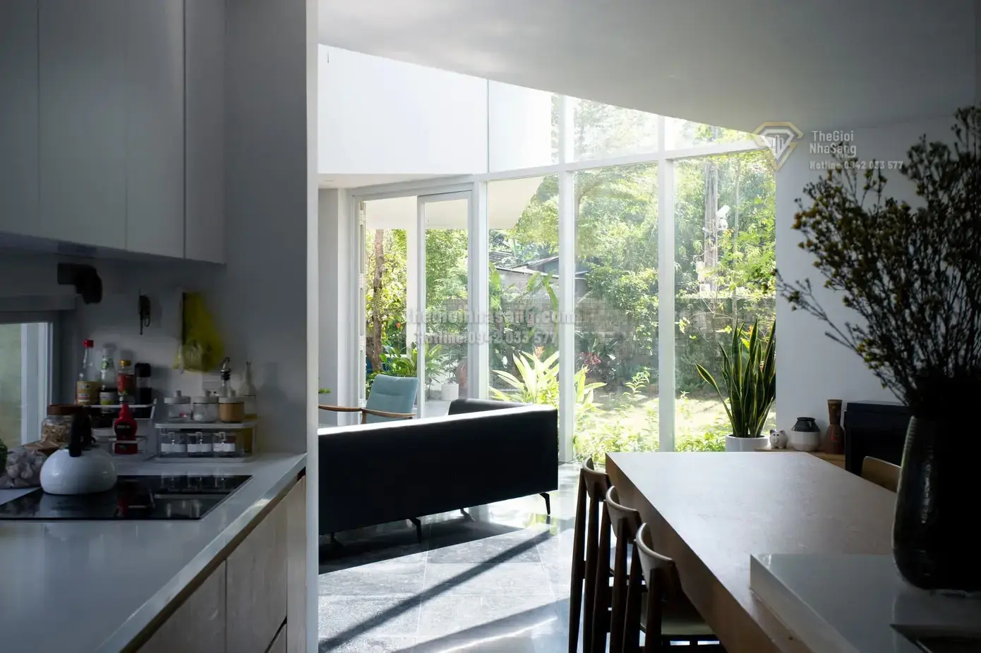 Ngôi Nhà Hai Khu Vườn: Sự Hòa Quyện Tinh Tế Giữa Thiên Nhiên Và Kiến Trúc Hiện Đại