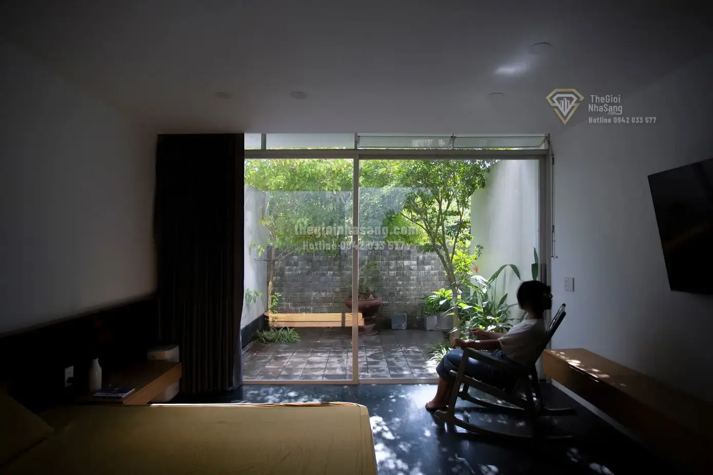 Ngôi Nhà Hai Khu Vườn: Sự Hòa Quyện Tinh Tế Giữa Thiên Nhiên Và Kiến Trúc Hiện Đại