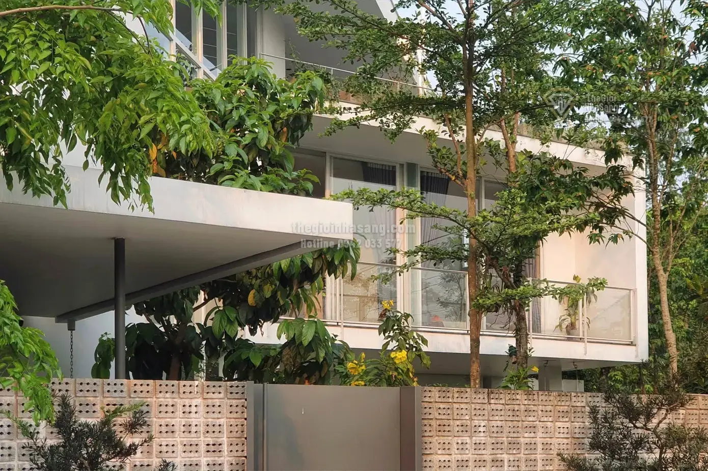 Ngôi Nhà Hai Khu Vườn: Sự Hòa Quyện Tinh Tế Giữa Thiên Nhiên Và Kiến Trúc Hiện Đại