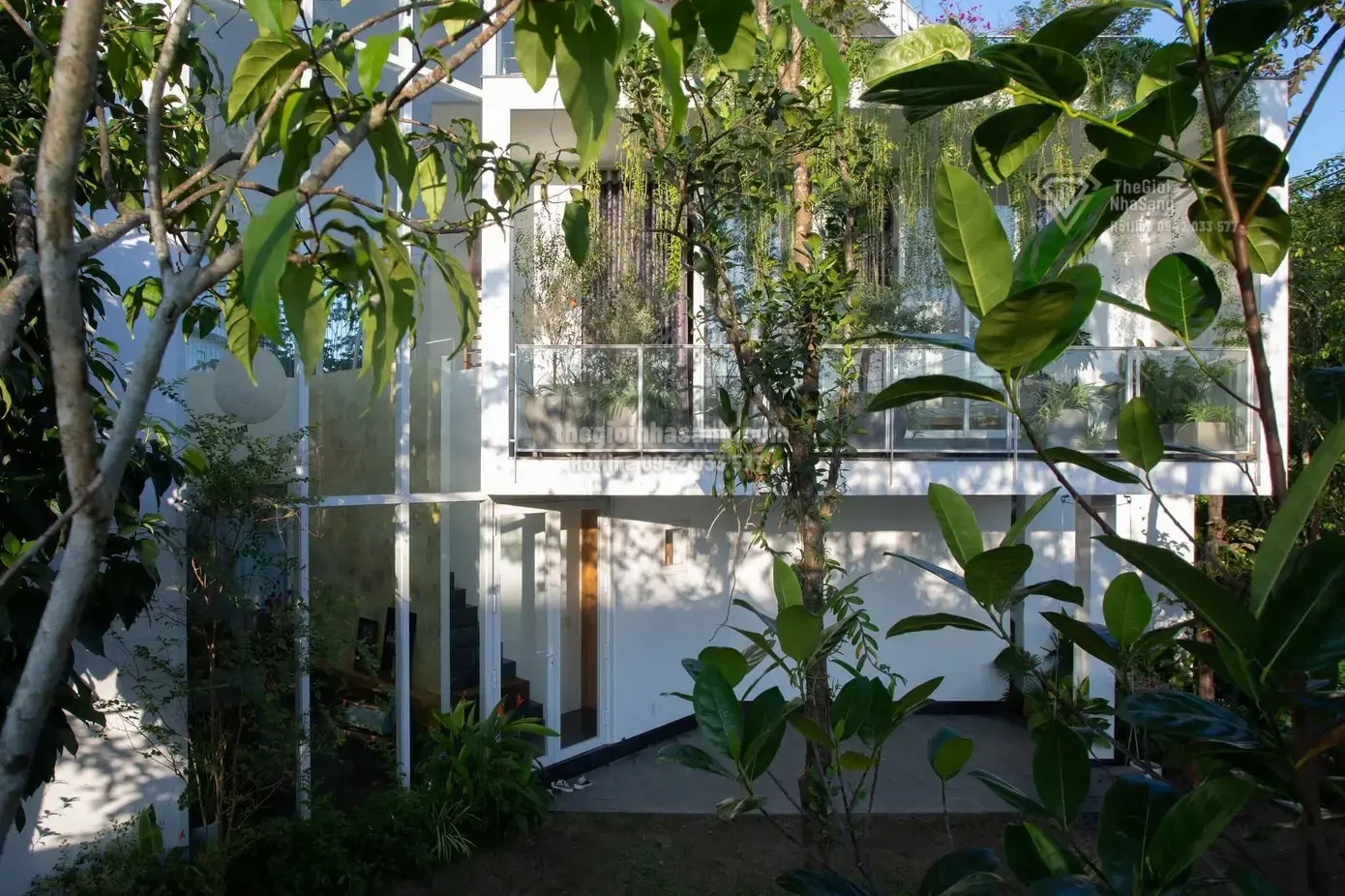 Ngôi Nhà Hai Khu Vườn: Sự Hòa Quyện Tinh Tế Giữa Thiên Nhiên Và Kiến Trúc Hiện Đại