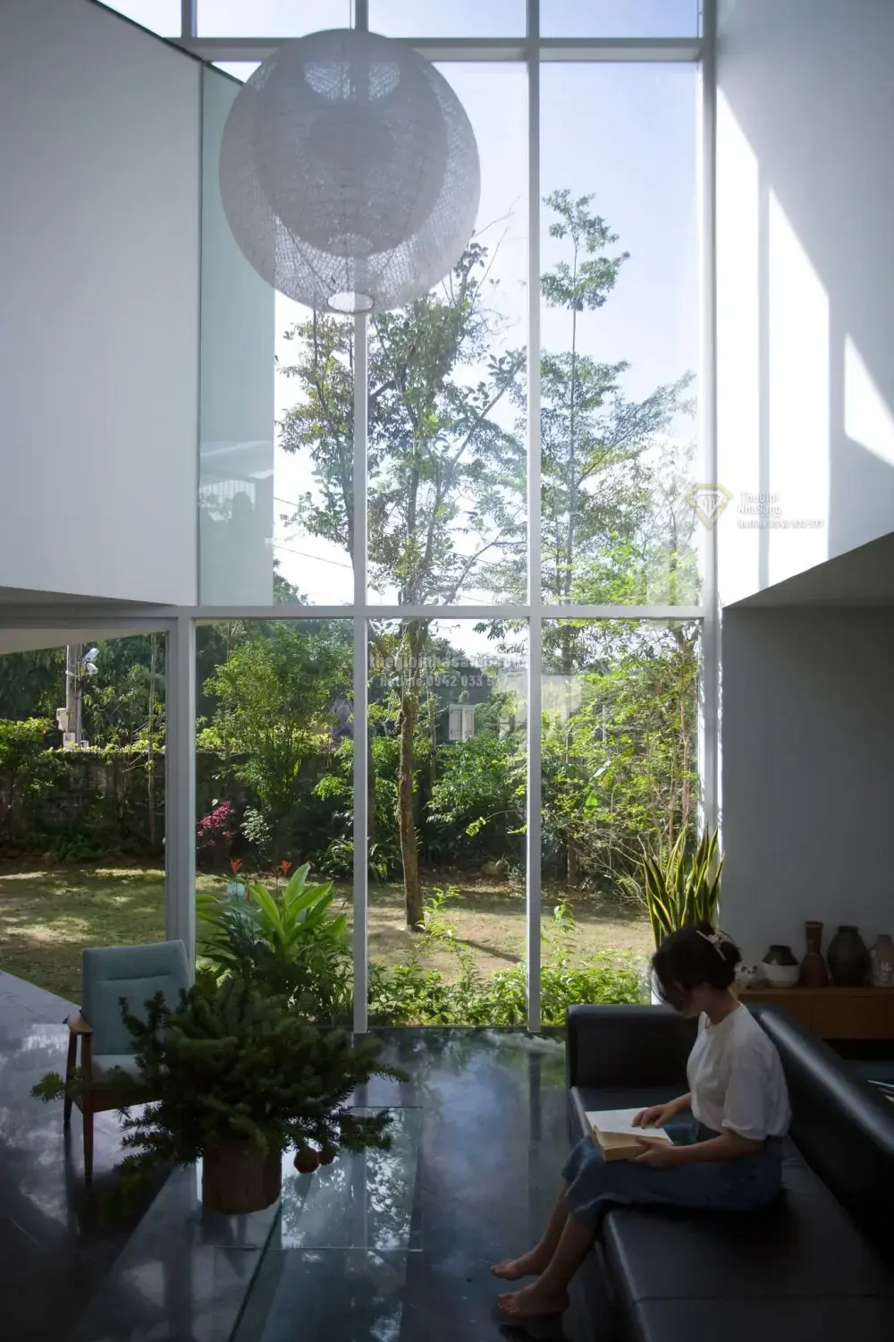 Ngôi Nhà Hai Khu Vườn: Sự Hòa Quyện Tinh Tế Giữa Thiên Nhiên Và Kiến Trúc Hiện Đại