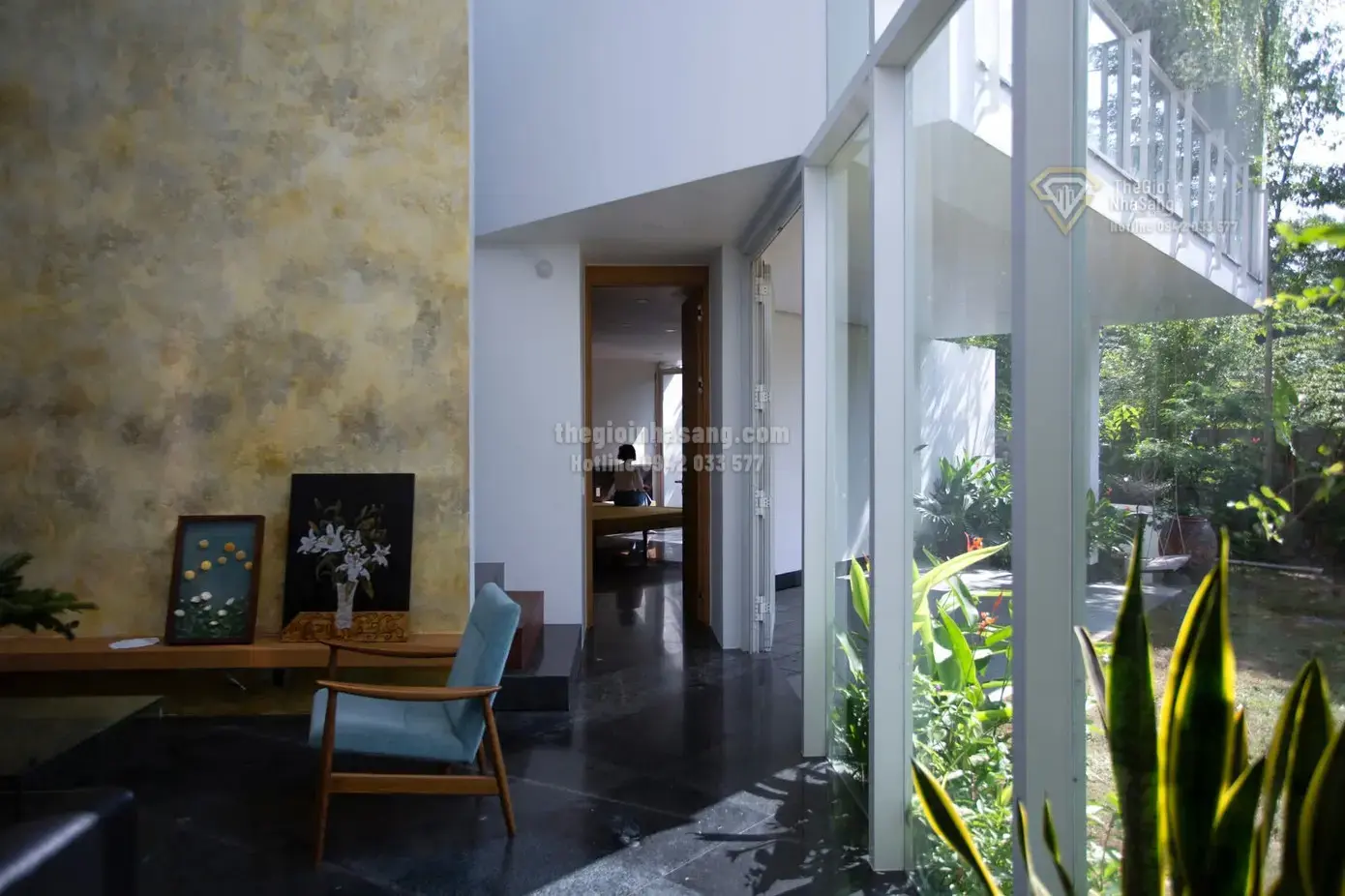 Ngôi Nhà Hai Khu Vườn: Sự Hòa Quyện Tinh Tế Giữa Thiên Nhiên Và Kiến Trúc Hiện Đại