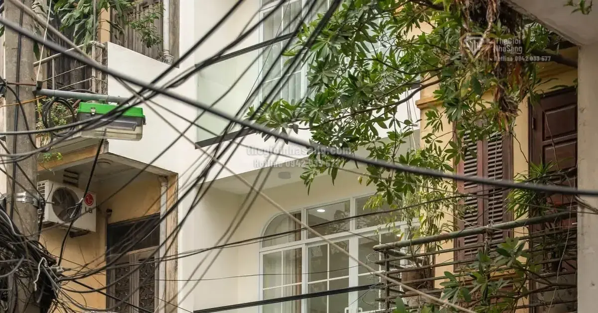 Những Đường Cong Mềm Mại Tạo Dấu Ấn Riêng Cho Nhà Mặt Ngõ Hiện Đại