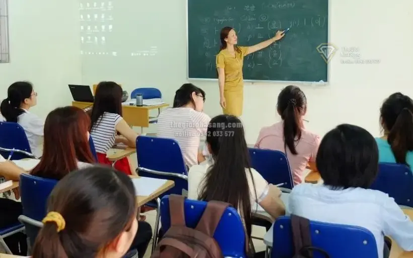 Quy Định Mới Về Chuẩn Nghề Nghiệp Giảng Viên Cao Đẳng: Tác Động Đến Thị Trường Bất Động Sản Giáo Dục