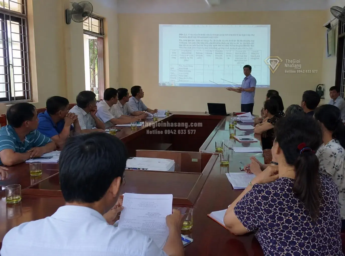 Quy Định Mới Về Khoán Quỹ Phụ Cấp và BHXH Bắt Buộc Cho Người Hoạt Động Không Chuyên Trách Ở Thôn, Tổ Dân Phố: Tác Động Đến Thị Trường Bất Động Sản Và Đầu Tư Công