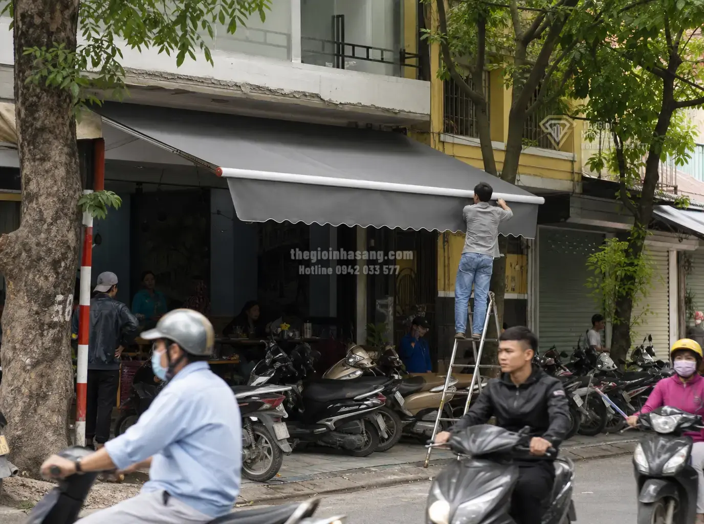 Quy Định Về Quảng Cáo Trên Mái Hiên Di Động Và Ảnh Hưởng Đến Thị Trường Bất Động Sản Đô Thị