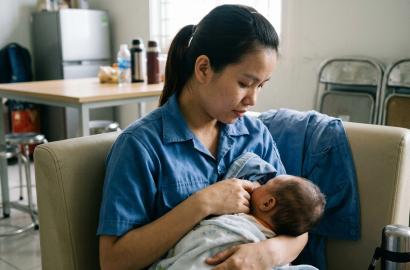 Quyền lợi lao động nữ nuôi con dưới 12 tháng tuổi và tác động đến thị trường bất động sản tại Việt Nam